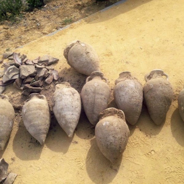 El Tesoro de Tomares; ánforas de monedas&nbsp;romanas